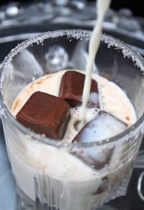 cuburi de gheață de ciocolată Kitchn 